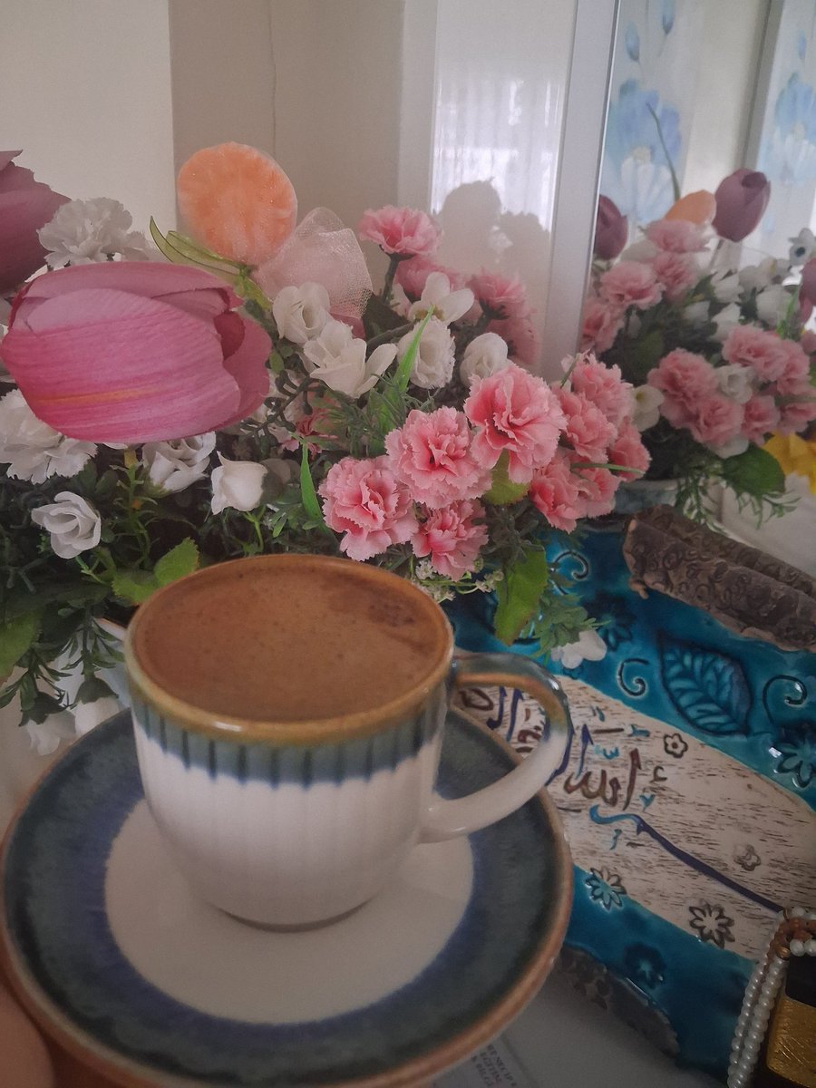 Üşüyen sadece beden midir, 
Kalpler hiç üşümez mi ?
Ölen sadece can mıdır, 
Yürekler hiç ölmez mi ?
S. Güneş 
#Pazar