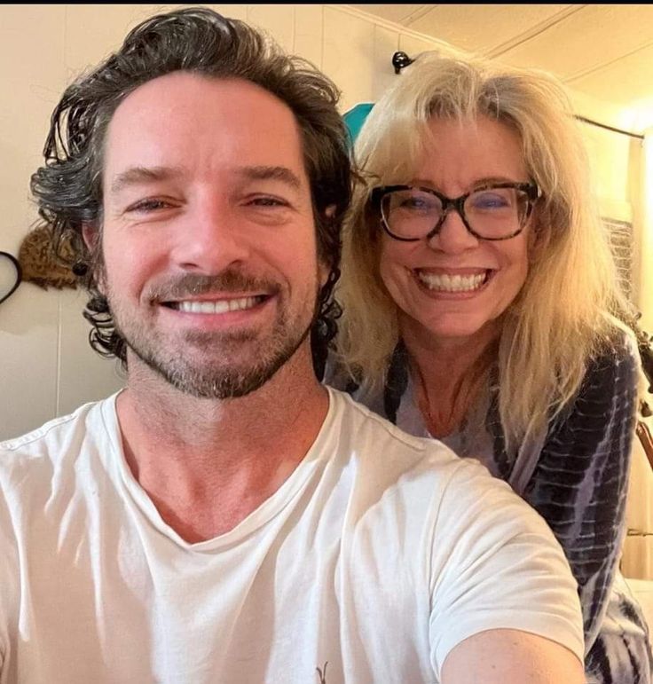 WolfFeller's tweet photo. Day 276 of posting the first Ian Bohen photo that Pinterest recommends. 
Bohen and Momma Bohen 🫶🏻
 #IanBohen #day276  #trend https://t.co/hR5EUdJsOL