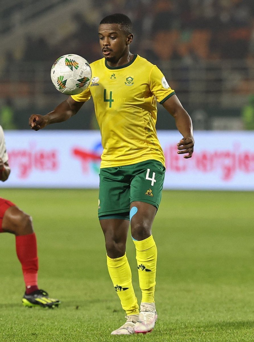 alexsithole's tweet image. A lot has been said about recent performance but what they also not telling you is that he had to cover Sithole most of the times. Teboho Mokoena is a kinda player you can take to any war. Pray for Cameroon 🇨🇲