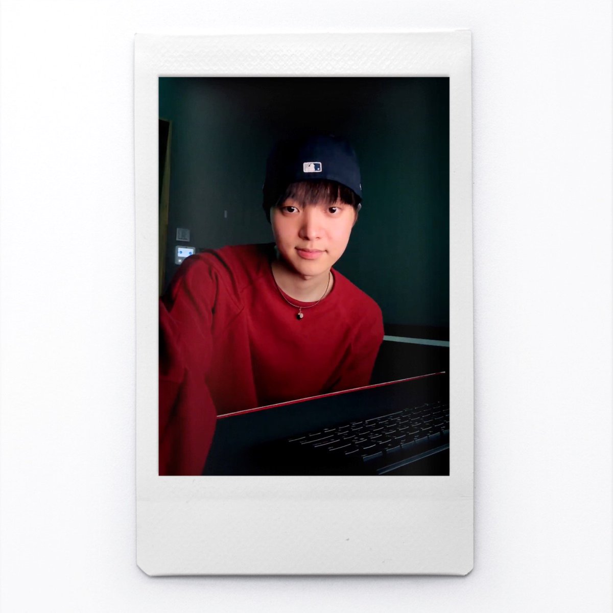 eeEBbb02's tweet photo. 🔴🍊의주🍊님이 LIVE를 시작했습니다 : 
쭈락방 ~ ~ 🏡✌🏻 https://t.co/HrWVbPktVZ