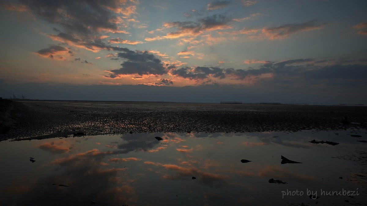 HurubeZ's tweet image. 干潟に夕暮れ🌅

#写真好きな人と繋がりたい