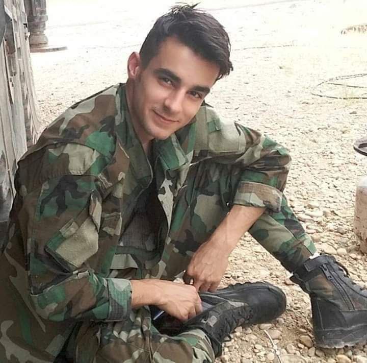 Muqawim_1's tweet image. شاب بمقتبل العمر متل الوردة قدم دمو وراح كرمال شعب لا يستحق الحياة...
9-2-2022
استشهاد الملازم أول البطل ذو الفقار فايز منصور من أبطال الدفاع الجوي 🇸🇾 خلال التصدي للعدوان الإسرائيلي فجر اليوم، الشهيد من محافظة طرطوس قرية حمام واصل.

#سوريا
#syria