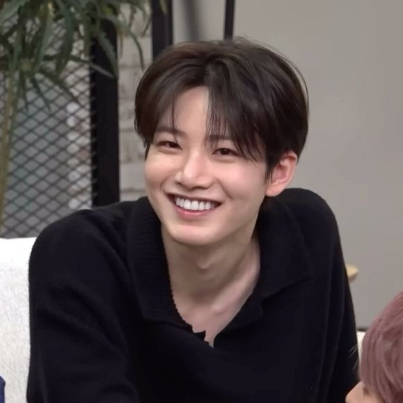 Wrap your arms around me 😞❤