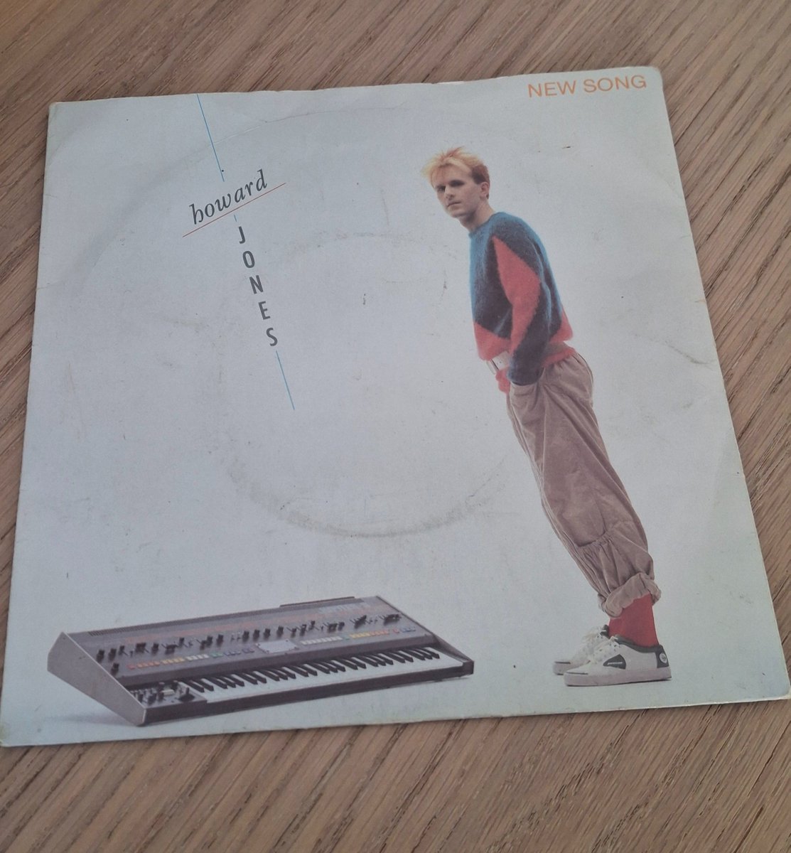 mcderminator's tweet image. #JforJanuary

Artist with surname starting J

Howard Jones @howardjones 

His 1983 debut single, New Song (with lyrics in a spiral on the label - nice touch 👌🏻).