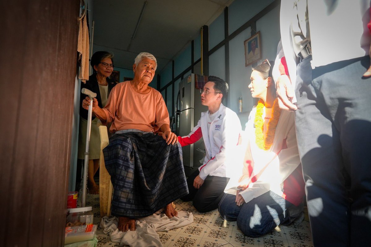 ลงพื้นที่คลองเตย กับคุณสุริยะ และ กระติ๊บ ผู้สมัคร สส. กทม. เขต 4 (คลองเตย-วัฒนา) เบอร์ 4 ซึ่งเป็นคนทำงานที่ใกล้ชิดและอยู่เคียงข้างพี่น้องในพื้นที่มาอย่างต่อเนื่องครับ

ขอขอบคุณพี่น้องทุกท่านที่มาร่วมแลกเปลี่ยนปัญหา ทำให้เราเห็นชัดเจนว่านโยบายต้องตอบโจทย์ “คุณภาพชีวิตจริง”