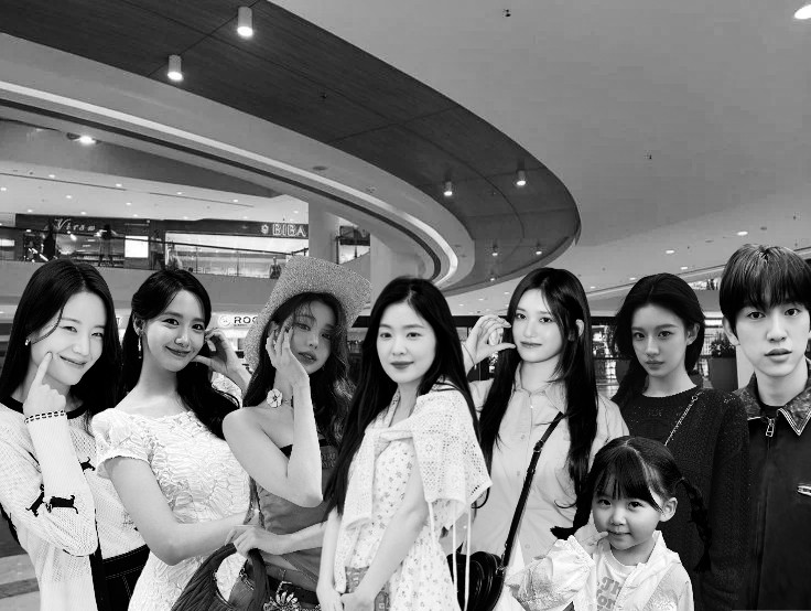 ㅤ
ㅤ
Shopping with my beloved one! 🤍✨
ㅤ
ㅤ