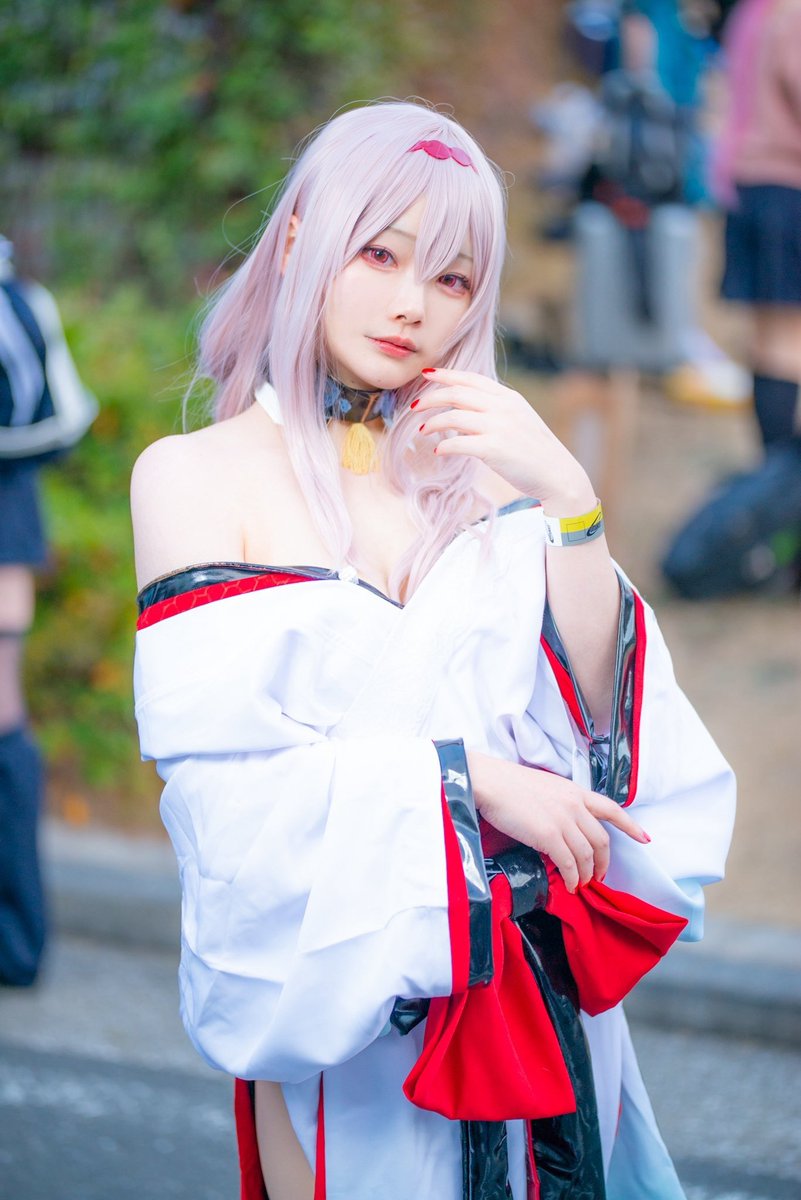 Cosplay】 勝利の女神:NIKKE / 紅蓮(ロンギングフラワー) モデル ひめ