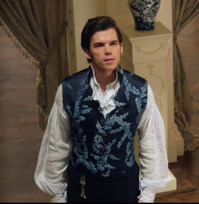 shtivvy's tweet image. Colin Bridgerton's styling in season 3... Chef's kiss👄