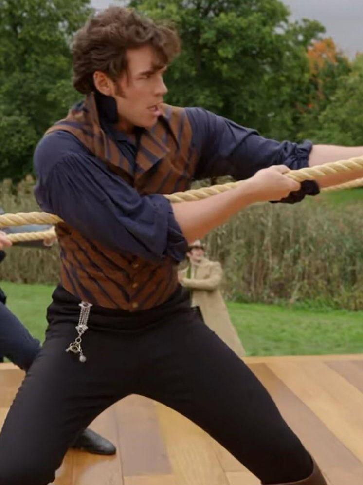 shtivvy's tweet image. Colin Bridgerton's styling in season 3... Chef's kiss👄