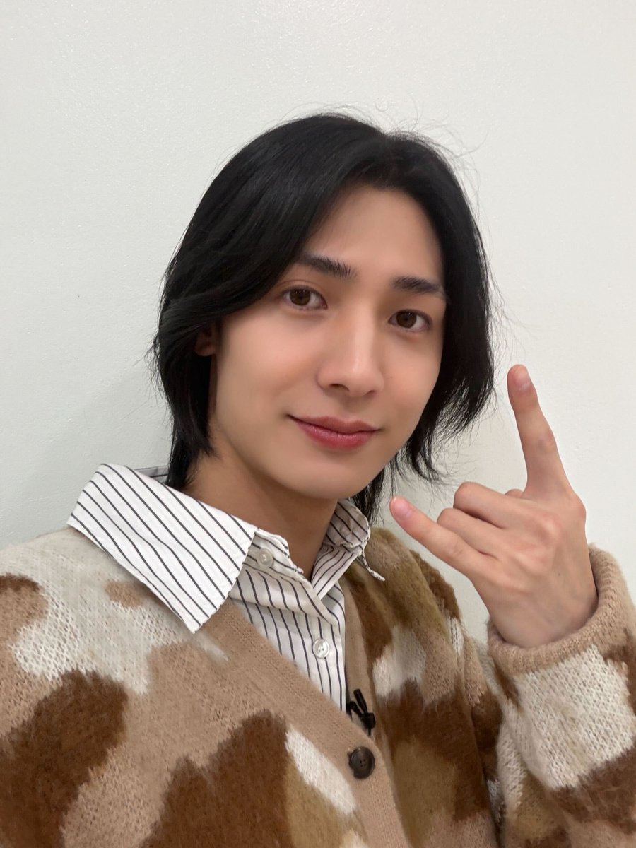 XH_official's tweet image. [ #Xtra_Scenes ]

오랜만에 복면가왕 나들이 
빌런즈 다들 잘 봤쭈✨

#XdinaryHeroes #엑스디너리히어로즈
#주연 #Jooyeon
#WE_ARE_ALL_HEROES
#복면가왕