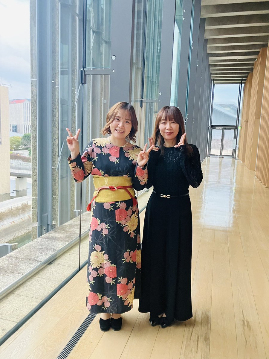 okoyonetan's tweet photo. 長崎県美術館での演奏ありがとうございました！新年一発目の演奏でした🐴
幼少期からお世話になっていたピアノのちか先生とやっとご一緒できてとても嬉しかったし楽しかったです😊✨
坂本龍一さんの曲も勉強になりました💪🏻 https://t.co/sJsyZ0MBIk