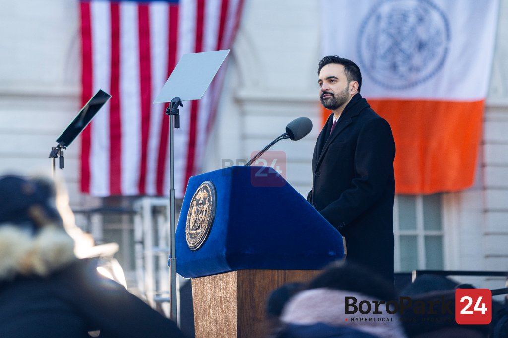 StephensTrek's tweet image. They're on the outside of the borough flags that you are pretending aren't American