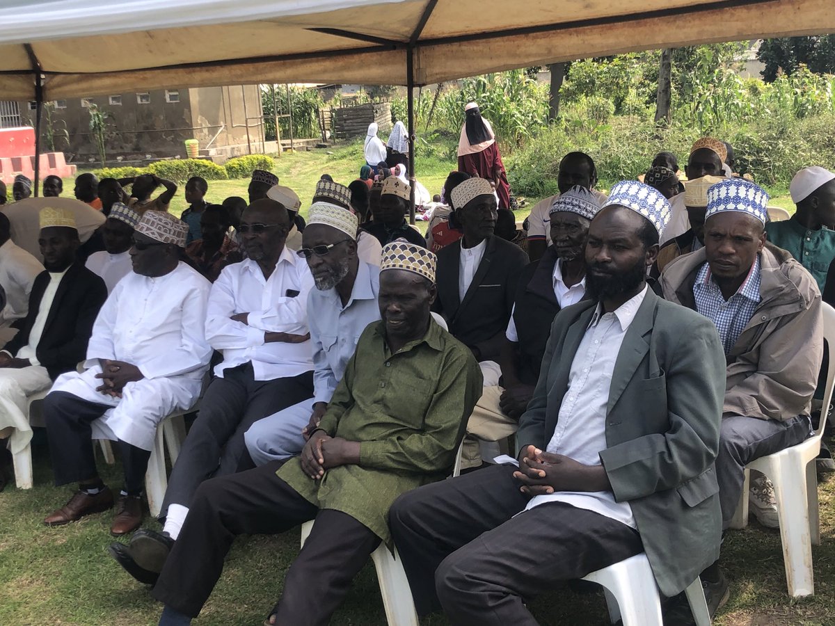 Independent candidate for Kabale Municipality, Dan Musinguzi Nabaasa, has arrived at the Kirigime Muslim Headquarters to attend the commissioning of the District Kadhi’s residence, the home of District Kadhi Sheikh Kabu Lule.