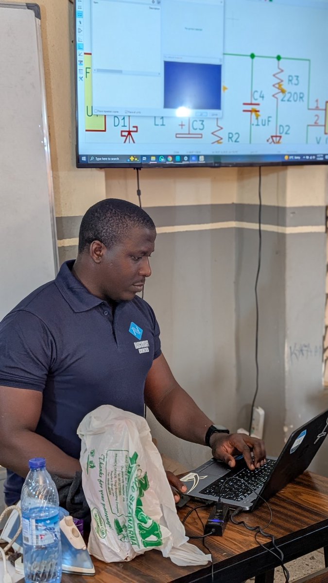 nascomsoft's tweet photo. In professional electronics, if it isn't on a PCB, it isn't finished. @AYOBAMIISMAIL7 @Linus_vandu @NasiruAbdulsal5 @nascomsoft https://t.co/3h3SW0kH1e
