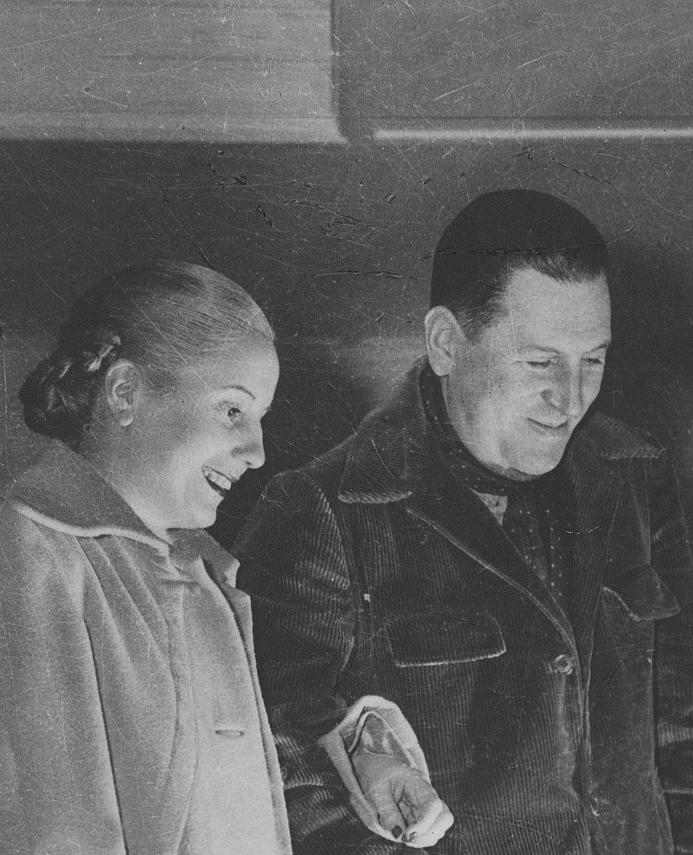 “Le tengo más miedo al frío de los corazones de los compañeros que se olvidan de donde vinieron, que al de los oligarcas”. 

Evita 🇦🇷