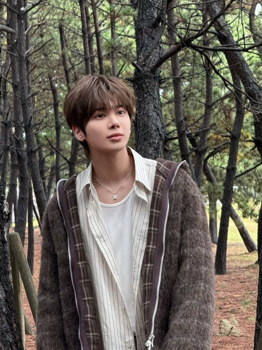 weIIneverchange's tweet image. oh my god he literally looks like a little fawn in the forest
