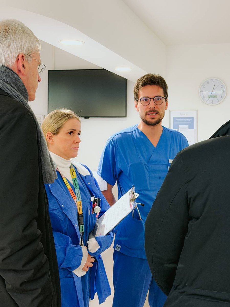 Mutmaßliche Linksextreme haben mit diesem Anschlag wissentlich Menschenleben aufs Spiel gesetzt, besonders das von Patientinnen und Patienten in Krankenhäusern sowie von älteren Menschen, Kindern und Familien. 1/2