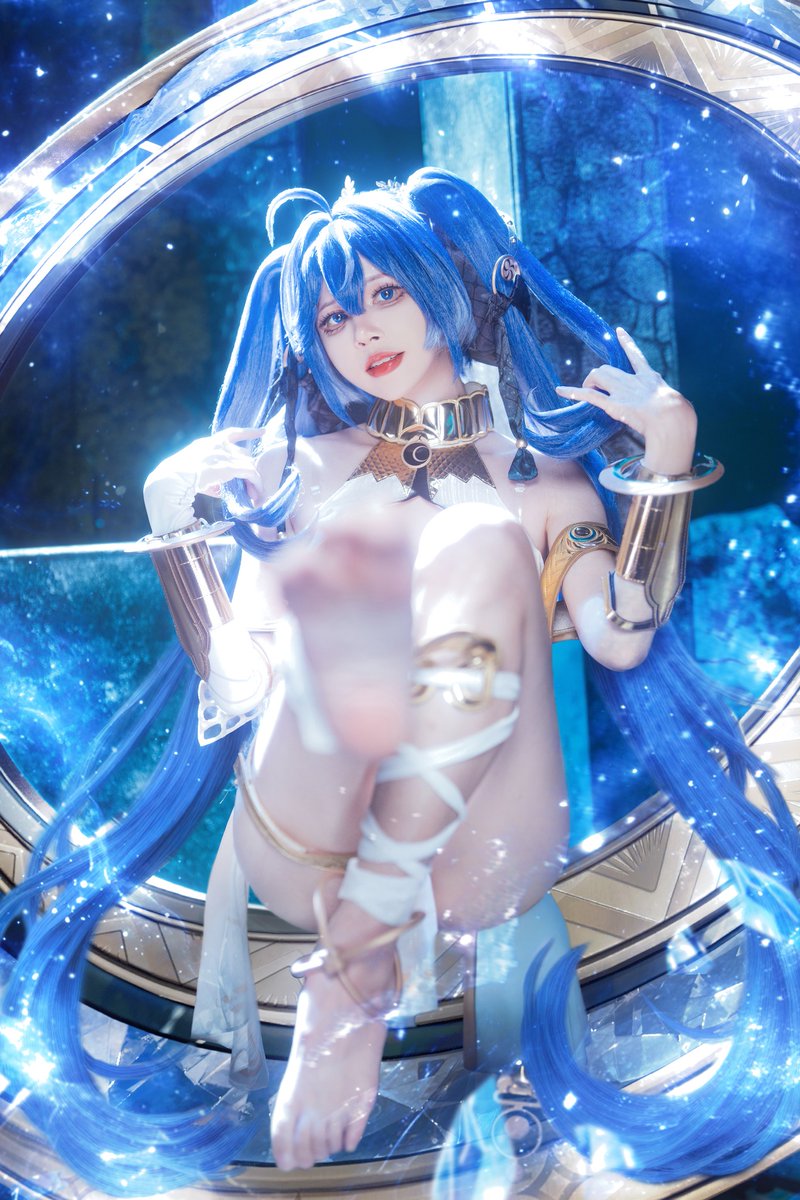 e3253321's tweet photo. ✦  鳴潮 尤諾 ✦ 寫真販售
https://t.co/B95OkY0tQh
負有天才之名的七丘「諭女」尤諾~
而且咖啡已經敗下尤諾的大美腿 ヾ(≧ O ≦)〃嗷~
#鳴潮 #WutheringWaves #尤諾 #Iuno
#COS #COSPLAY https://t.co/7B5EJGL4gW