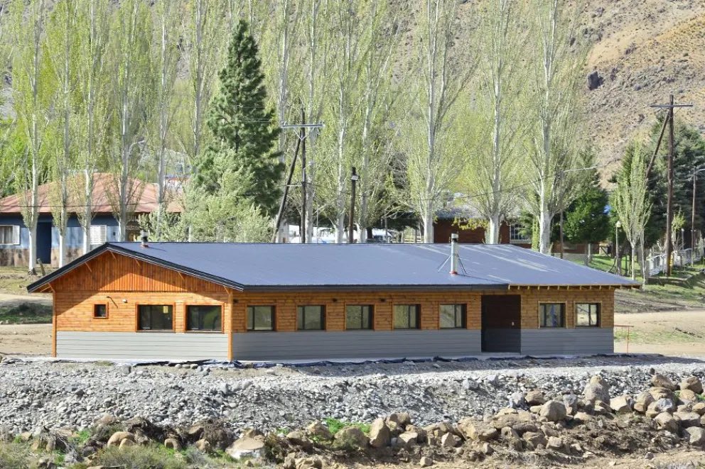 Mingabinetenqn's tweet photo. #Corfone
Un año de obras que fortalecen comunidades y transforman realidades en Neuquén
Viviendas, salud, educación, servicios comunitarios y desarrollo turístico integran el conjunto de obras que la empresa estatal Corfone.
Leer más👇
https://t.co/FU1cNgV1Cl https://t.co/ePgwYTHXd0