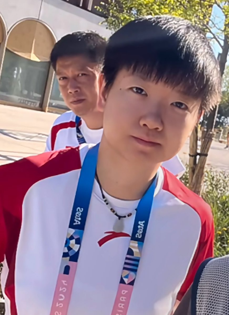 lilily21_'s tweet image. ชิวรุ่ยวงในใต้โต๊ะปิงปองกั๋วผิงบอกว่า โค่โค่ยังเป็นโค้ชของซาซาเหมือนเดิม