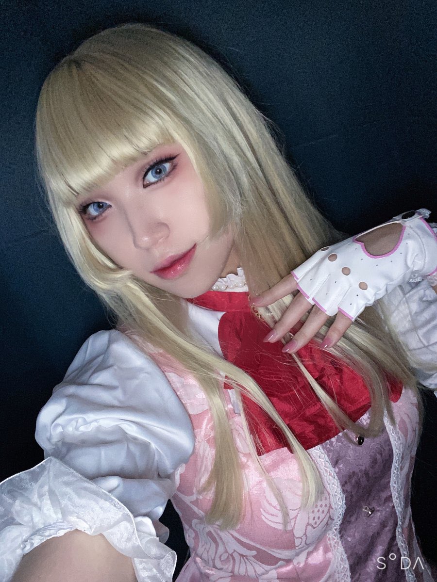 팝니다 팔아요 리리 스타킹제외 풀셋
신발은 245 화이트 통굽부츠입니다잇(사용감있음)
사이즈 m-L사이(55사이즈)이고 허리 부분이 코르셋형태로 되어있습니다
가발 앞머리 약간 삐뚤삐뚤함..이건 중고구매 할때부터 있었음

운미포 19만~
우체국택배 이용합니다용(+4000)
1부코 직거래 가능