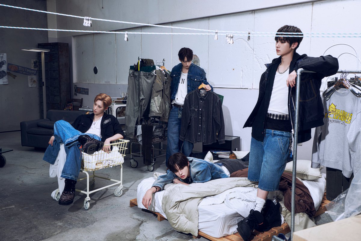 KJ1930's tweet image. behind the scene
/joke