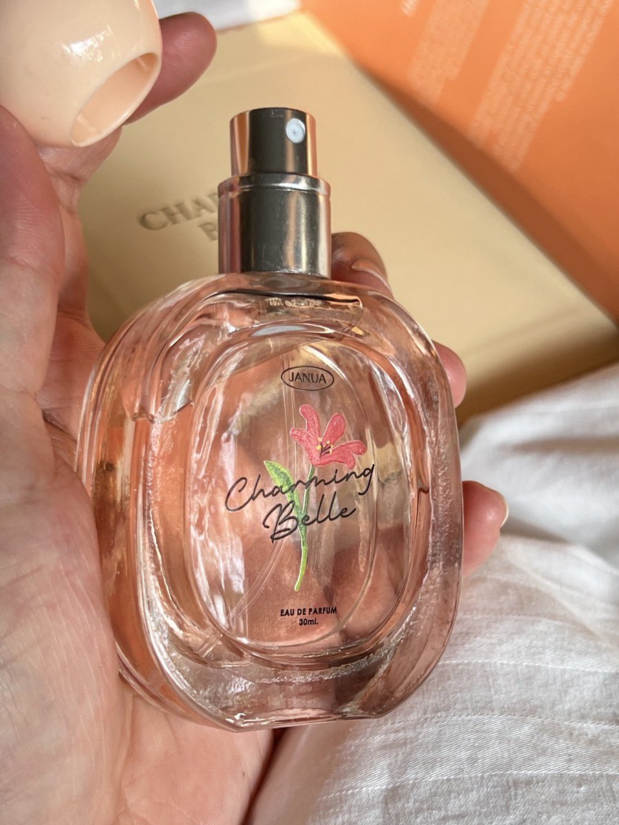 ใครยังไม่เคยลองกลิ่นนี้ของแจนยัวร์บอกเลยพลาดมาก ต้องกลิ่นนี้เท่านั้น โดนตกจากคุณยิปซีมา ฉีดไปไหนมีแต่คนรุมทัก กลิ่นหอมสะอาดลูกคุณเว่อๆ หอมเหมือนอาบน้ำใหม่ตลอดเวลา โหวตมาก 100/10