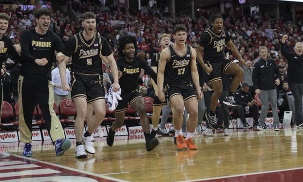 Walt_Jordan's tweet image. 🤩🔥A picture is worth a thousand words!  All you need to know about a young man’s character! #LOVEIT!@3bradensmith @BoilerBall #HammerDown
#BoilerUP 💛🖤