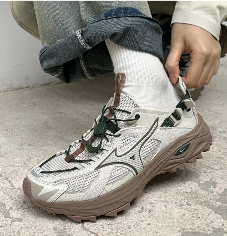 namuページです♡ え、これミズノなの…？ 無難スニーカー卒業したい人、次これ。 海外