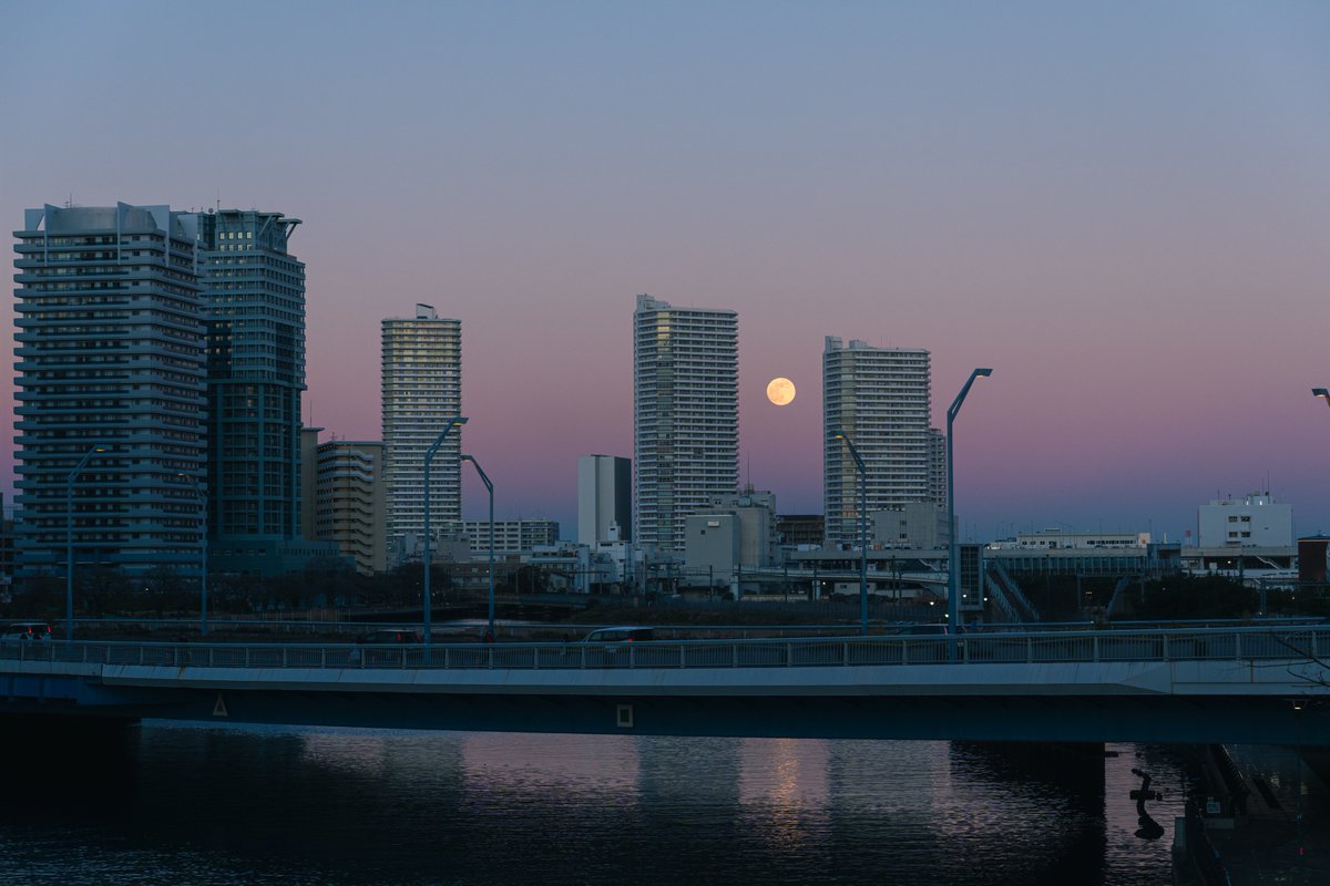 Hiro_Lab_LL's tweet photo. 遅ればせながら…本年もよろしくお願いいたします！
#photography 
#α6700
#ウルフムーン
#横浜 https://t.co/WEtYCY7JV4