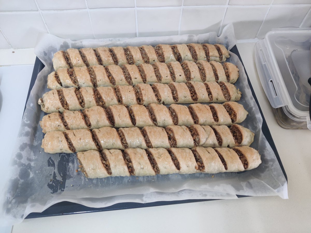 כמו במסדר, כולם מיושרים וסימטריים. לא התאפקתי וגנבתי חתיכת בקלוואה
