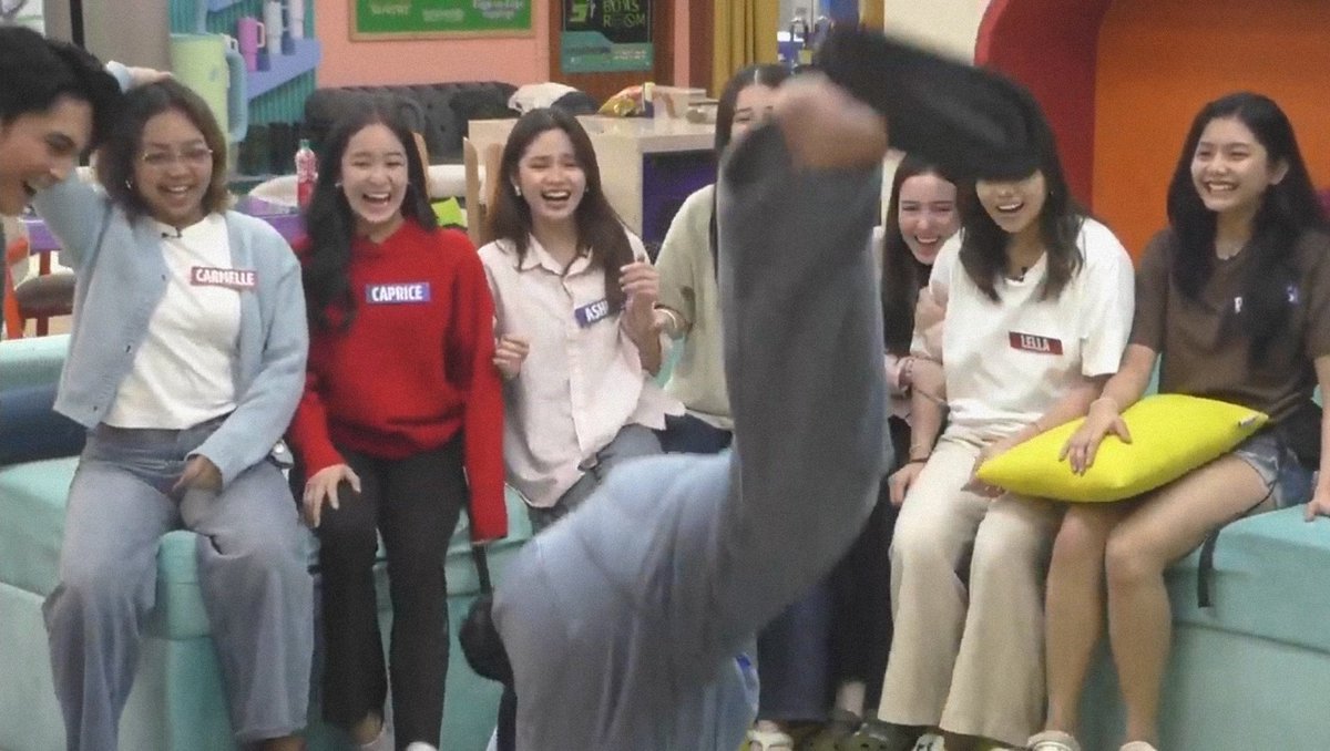 GirlHcky71536's tweet photo. tawang tawa ang mga pbb hotties sa dance showdown ni Miguel vs Miguel 😭
#PBBCollab20Talon2026
#PBBLivestream
#Livestream https://t.co/9rnY7RDNQg