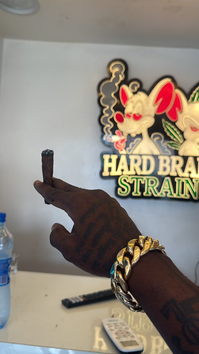 Cannabis has anti-inflammatory properties, making it effective in reducing inflammation in the body.

FYI: CANNABIS IS GOOD FOR THE HEALTH 💚