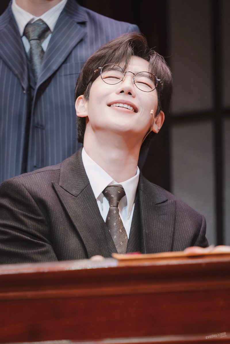 HeyreyP's tweet image. 260103 밤 팬레터 커튼콜
김해진 #김경수 #배우김경수

&amp;gt;&amp;lt;