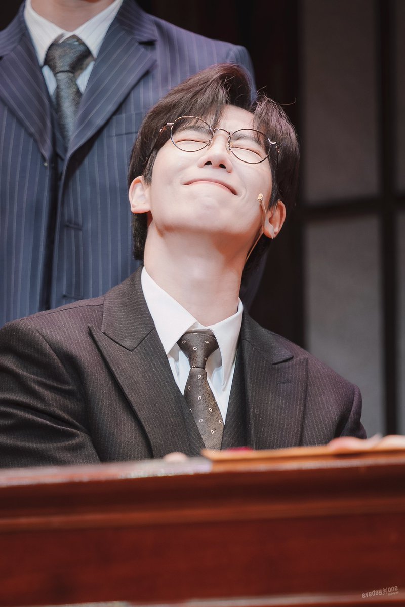 HeyreyP's tweet image. 260103 밤 팬레터 커튼콜
김해진 #김경수 #배우김경수

&amp;gt;&amp;lt;