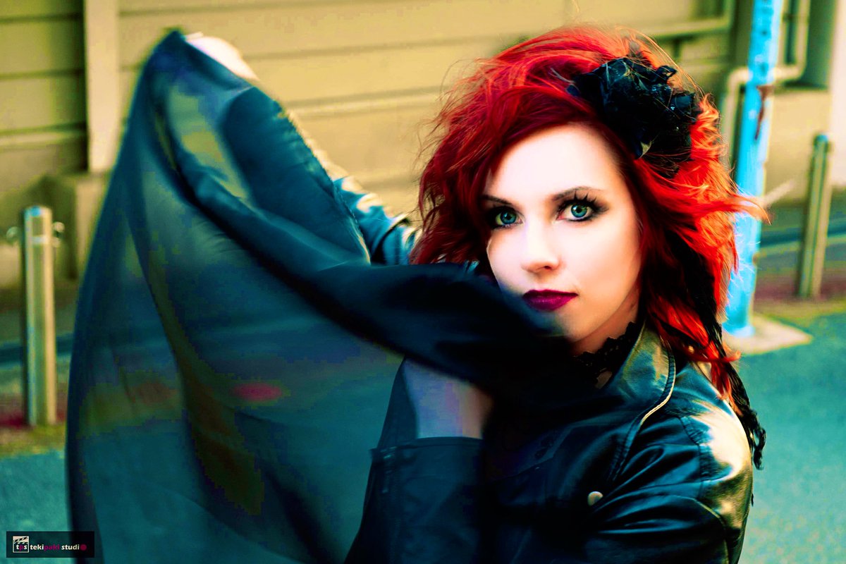 Luna_Midnight07's tweet image. Tomorrow we head back to work 🥲✨

Here is another shot in the series. 

#BloodcurdlingScream #Godfrost #NewSingle #PhotoSeries