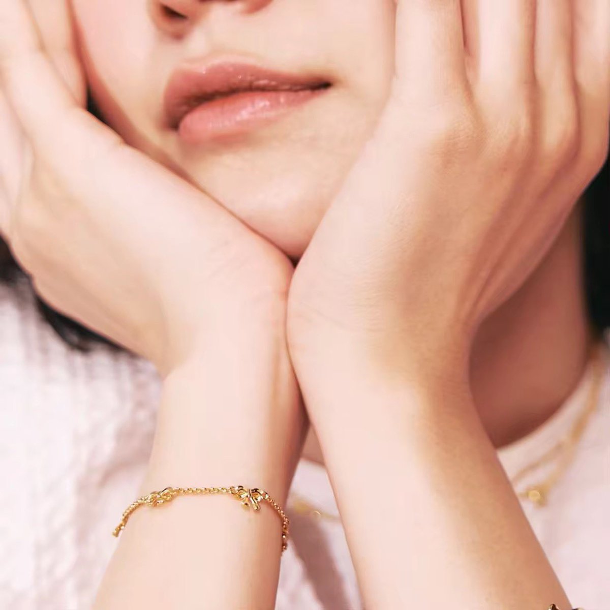 pmxtap's tweet photo. สร้อยข้อมือ Yvis x proudolives🎀✨
ซื้อมาเก็บ ไม่ค่อยได้ใส่เลย ไม่เคยโดนน้ำ 
รุ่นนี้ไม่มีขายแล้วค่า

** 350 รวมส่ง (จาก590) **
แถมถุงเก็บด้วยน้า

#yvis #ส่งต่อเครื่องประดับ #ส่งต่อเสื้อผ้ามือสอง #ส่งต่อเครื่องสำอาง #ส่งต่อyvis #yvisthailand #yvisxproudolives https://t.co/4drjzD537b