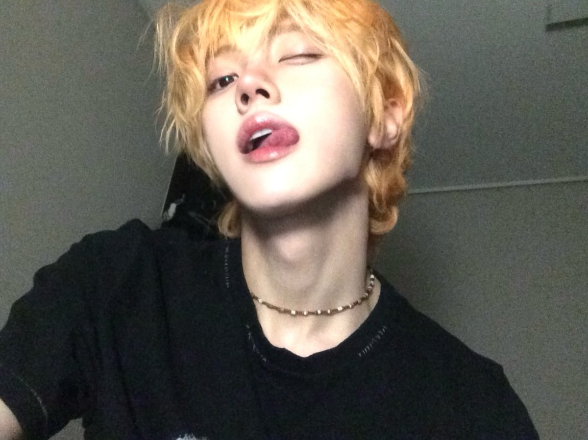 ahncutemin's tweet photo. 노란머리 하고 날티력 레전드 된 거 너무좋넼ㅋㅋㅋㅋ https://t.co/DxuFfWJ225