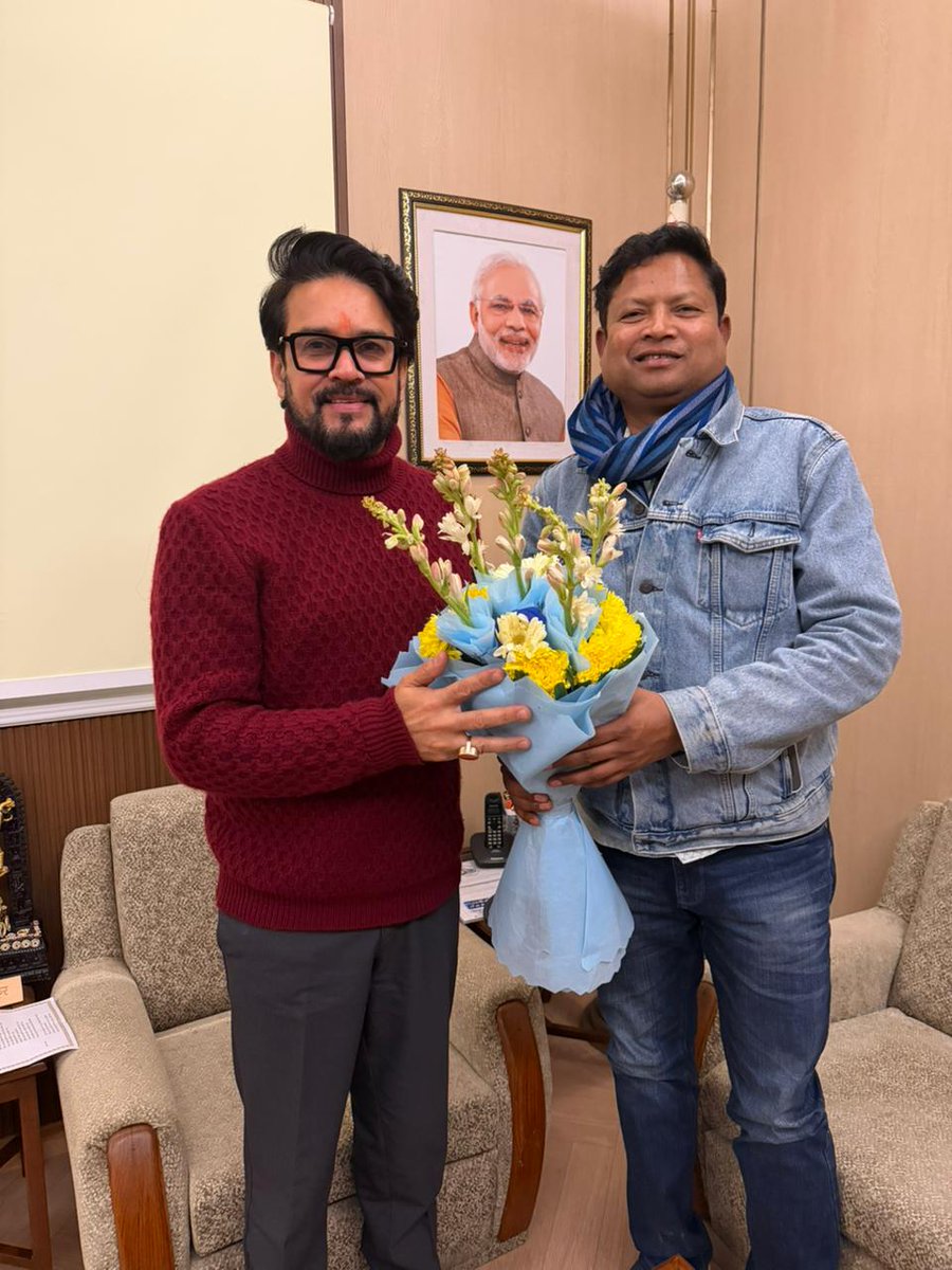 हिमाचल प्रदेश के हमीरपुर से सांसद, भारतीय जनता युवा मोर्चा के पूर्व राष्ट्रीय अध्यक्ष एवं पूर्व केंद्रीय मंत्री माननीय श्री <a href="/ianuragthakur/">Anurag Thakur</a> जी से आत्मीय भेंट कर उन्हें नववर्ष की हार्दिक बधाई एवं शुभकामनाएं प्रेषित की।