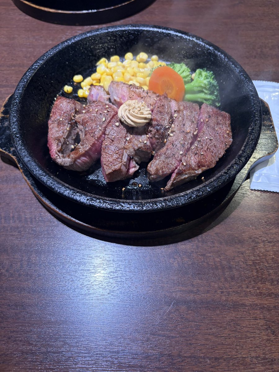 yuti___1026's tweet photo. 最近ステーキが頭から離れないため食べに行ってきた🍖 https://t.co/xFMUtu1r9M