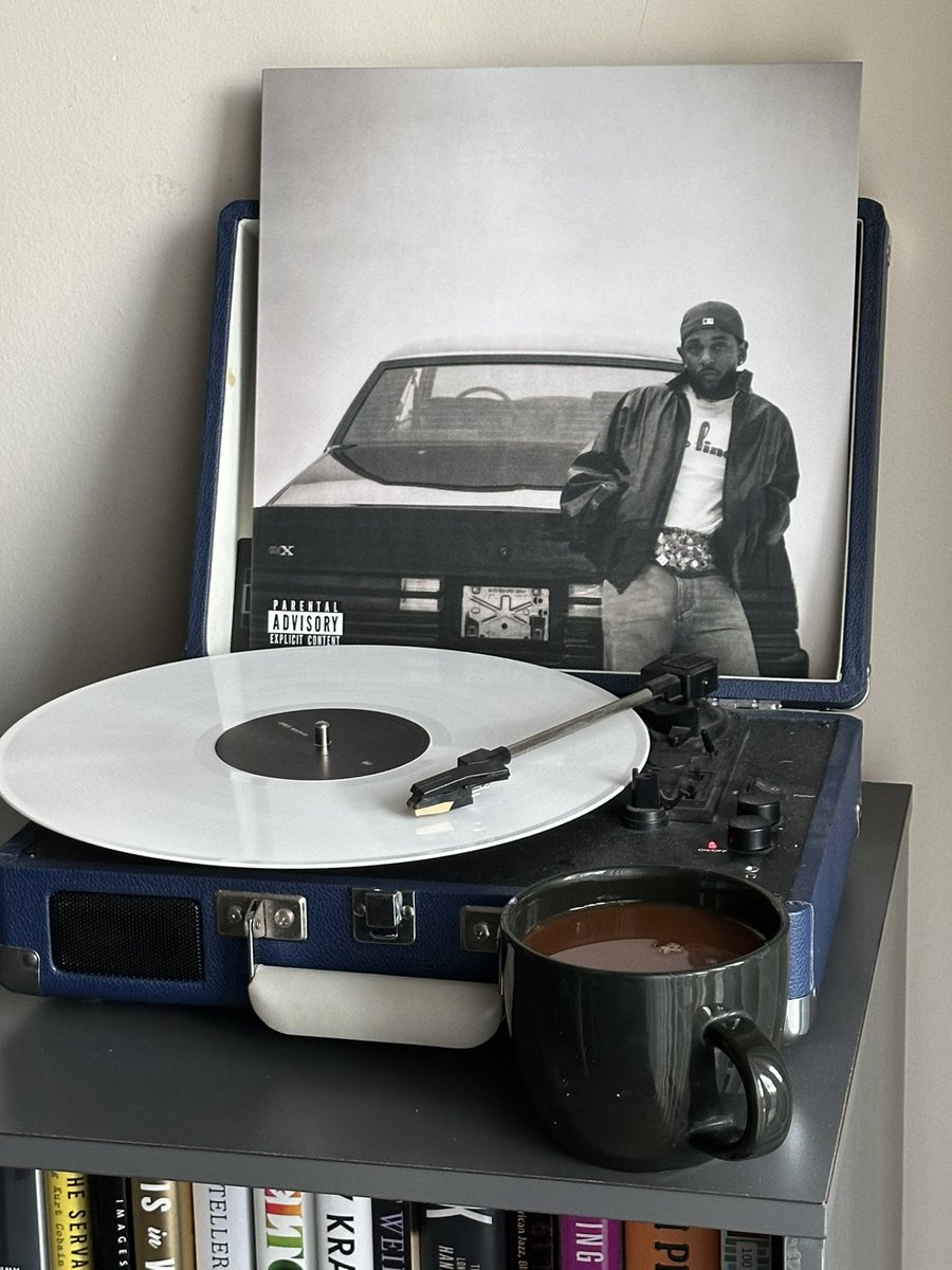CharliePhotoGuy's tweet photo. Squabble up, squabble up

Sunday’s are for coffee &amp; vinyl 

#nowspinning GNX the sixth album from @kendricklamar 

#hiphop #webexclusive #recordcollection @bunyaadmarketplace #lititzfireandfrost #winterblend https://t.co/3h97h9Jx4r