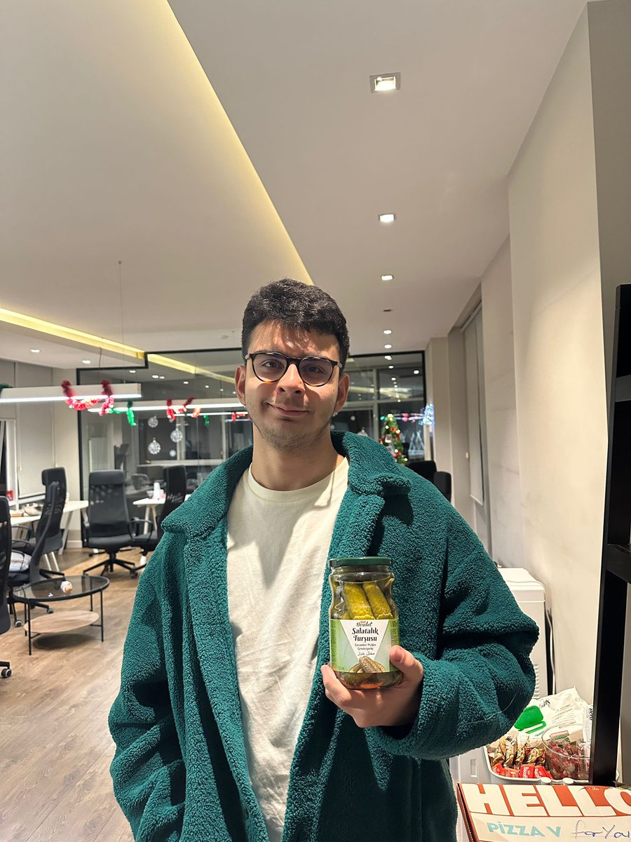 cmndd's tweet image. back to town.