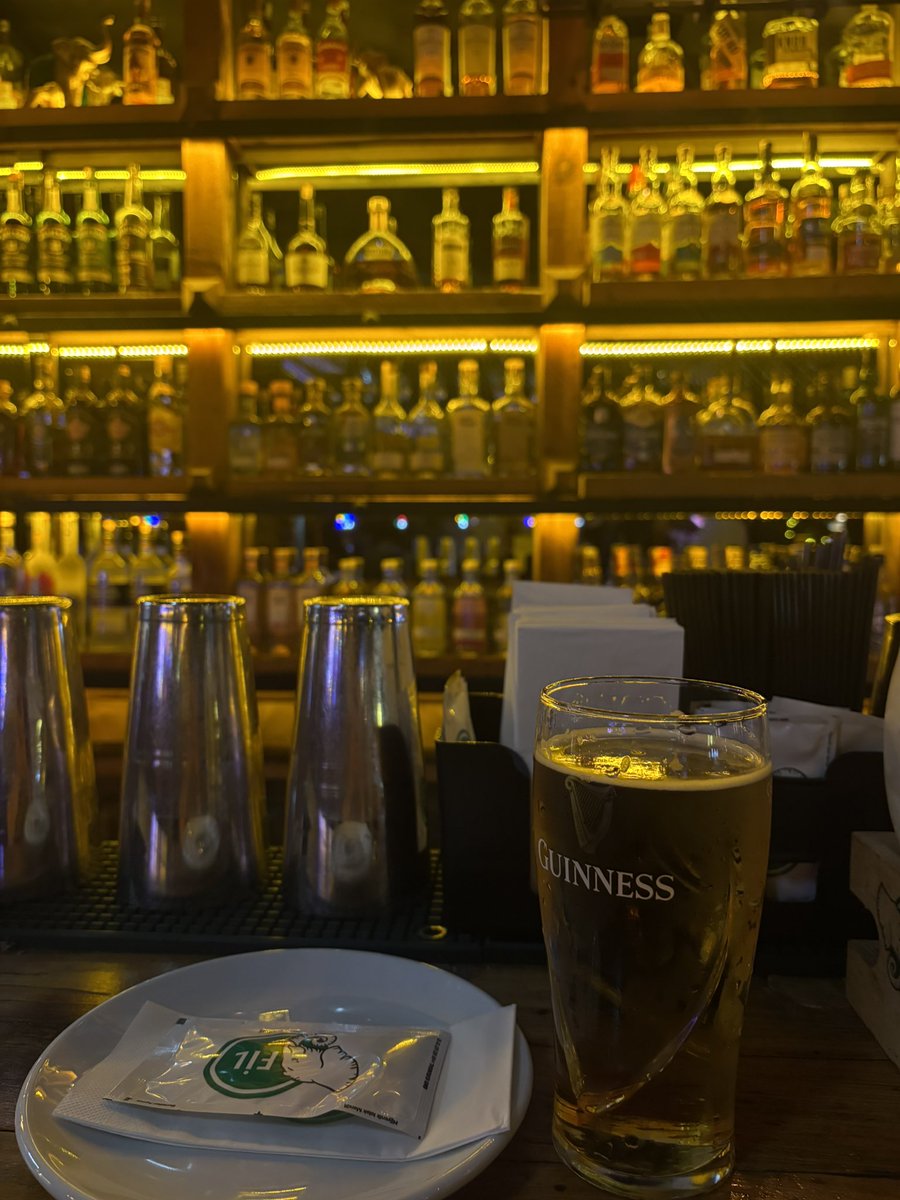 cmndd's tweet image. back to town.