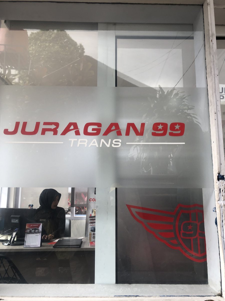 ilmanmuttaqinn's tweet photo. ✨MY VERY FIRST SLEEPER BUS✨
Setelah konsul ke para suhu (@BisKota_) Pilihan jatuh ke JURAGAN99 Bogor-Medaeng🙌

28 Dec’25
Start Baranangsiang 14.30. On-time!!
Saat itu 11 seats terisi.
Setelah lapor dan konfirm bagasi (sudah di-WA sebelumnya brp bagasi yg dibawa); 1 pax 2 item. https://t.co/r7G6FT5hk6
