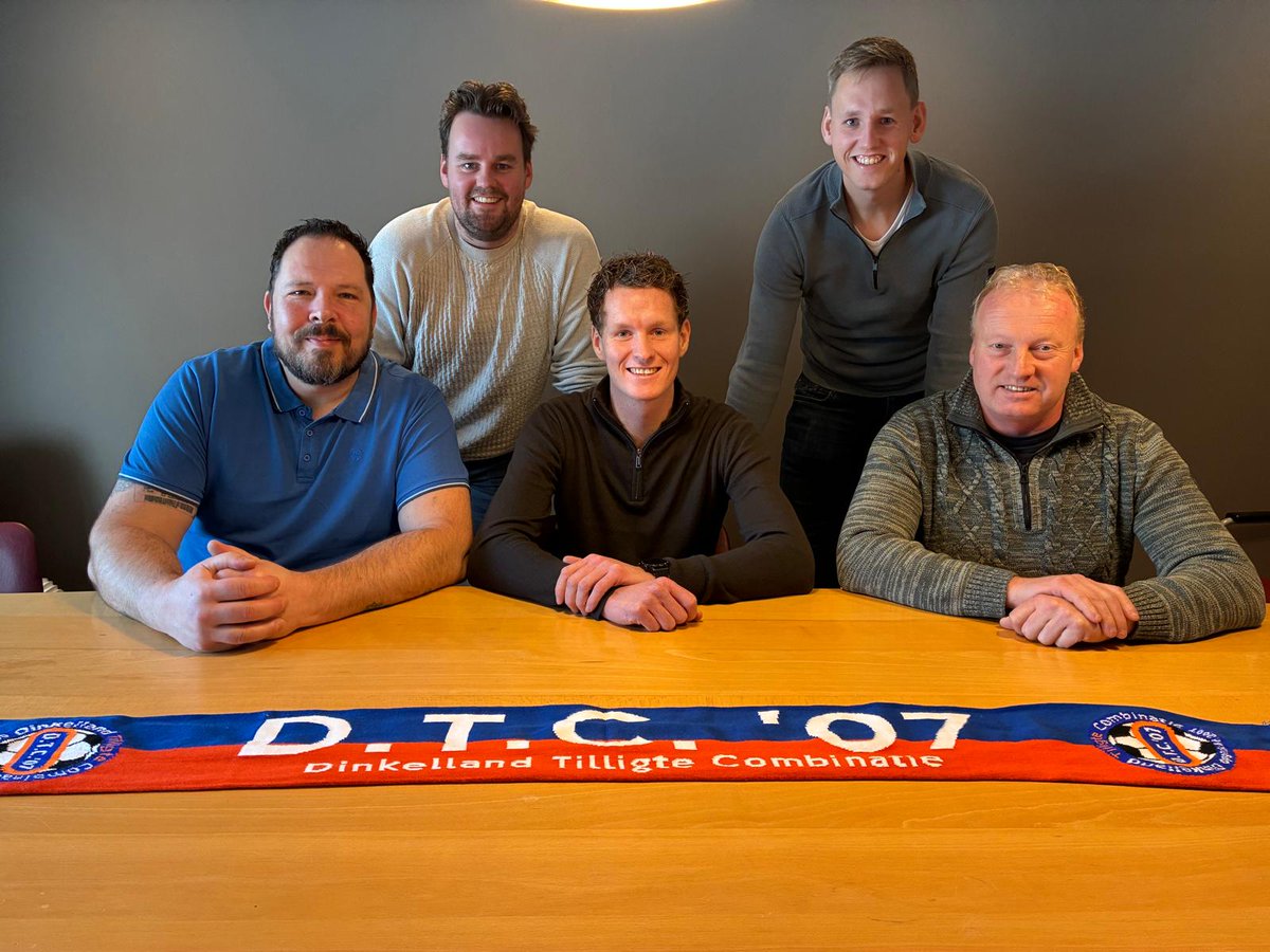 Tijdens het jaarlijkse boerenkooltoernooi hebben Cas Bruns en Raymond Arens (DTC '07 1) en Robin Padberg (DTC '07 2) hun contracten met één seizoen verlengd! 💪

Wij wensen de heren veel succes! 🟠🔵