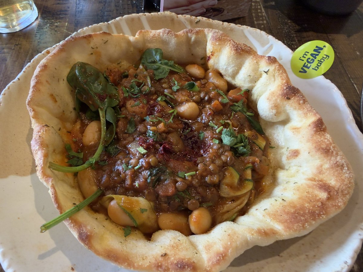 kidnapped_teddy's tweet image. I’m @WeAreZizzi Lincoln

#Vegan mains

Butter Beans. Fiery La Bomba sauce. Lentils. Sundried tomatoes. Seasonal greens. Spicy harissa. Dough bowl.

Pasta &amp;amp; lentil ragu #VeganAF