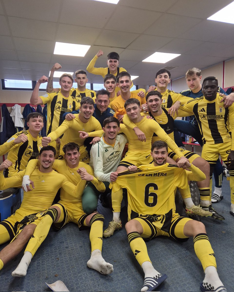 Cantera1926's tweet photo. 🆕️ No hay mejor forma de empezar el año que con 3️⃣ puntos y una sonrisa muy especial...

Nuestro Óscar de la Hera está de vuelta 💛

#NumanciaVetusta 1-2
#SegundaFederación 
#CanteraRO 🔵⚪️ https://t.co/c0COxJQo5I