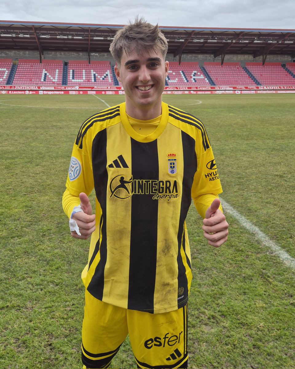 Cantera1926's tweet photo. 🆕️ No hay mejor forma de empezar el año que con 3️⃣ puntos y una sonrisa muy especial...

Nuestro Óscar de la Hera está de vuelta 💛

#NumanciaVetusta 1-2
#SegundaFederación 
#CanteraRO 🔵⚪️ https://t.co/c0COxJQo5I