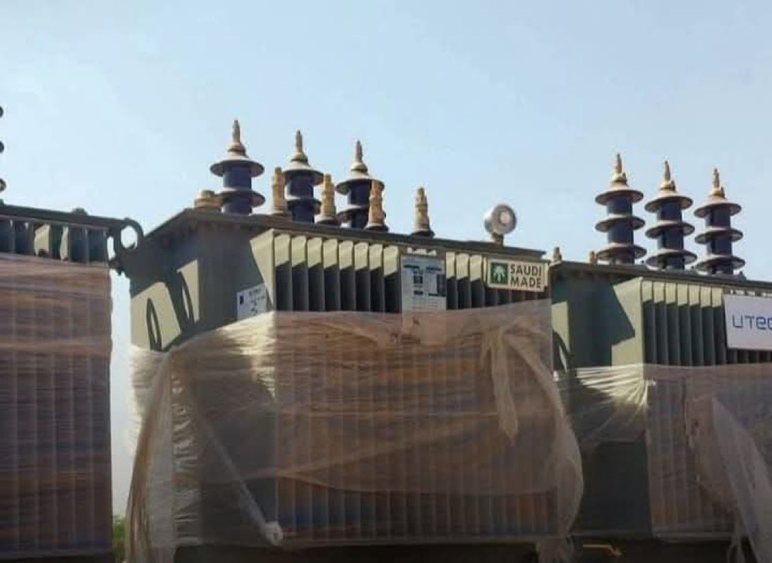 Saudi_Madee's tweet image. كهرباء السودان تعلن وصول 400 محول كهربائي بمواصفات فنية عالية تم تصنيعها بالكامل في #السعودية ضمن جهود إعادة تأهيل تحسين الإمداد الكهربائي في #السودان

دول تساهم في الهدم و النهب
ودولة تساهم في الإعمار و الإمداد 🇸🇦🇸🇦