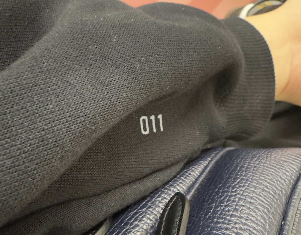 fc6502's tweet image. 今日飲んでる途中で、011のプリントしてあること気づいた本日。